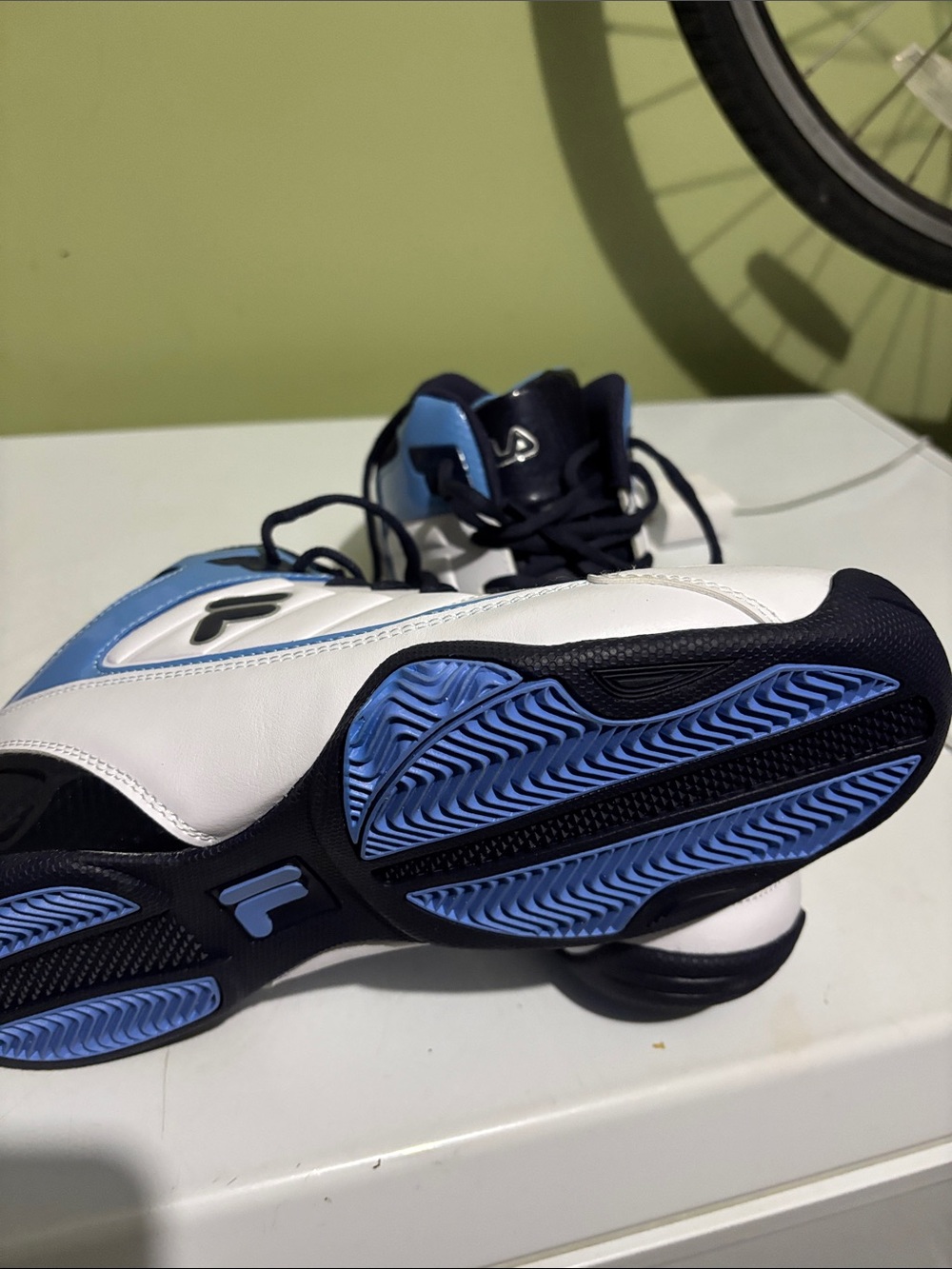 Fila Men's White, Navy & Light Blue Low-Top Sneakers . New without box!. - Picture 3 of 4
